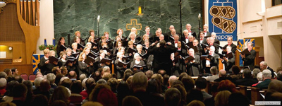 Bob Webb conducting the full Chorale